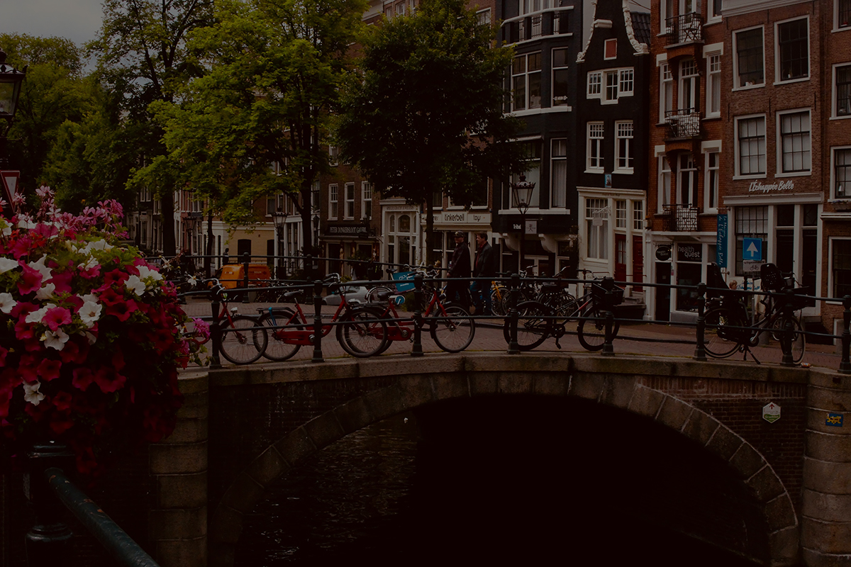 amsterdam-architecture-bicycles-1187911